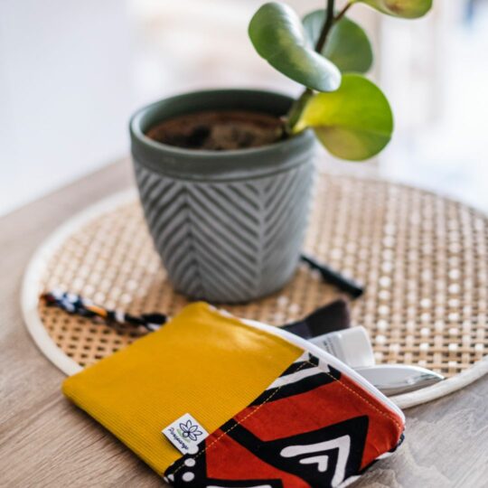 Pochette de voyage de la collection Bogolan de Poropango