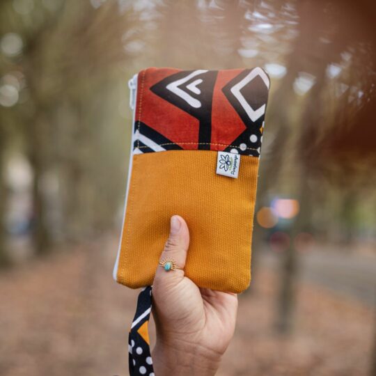 Pochette de voyage de la collection Bogolan de Poropango