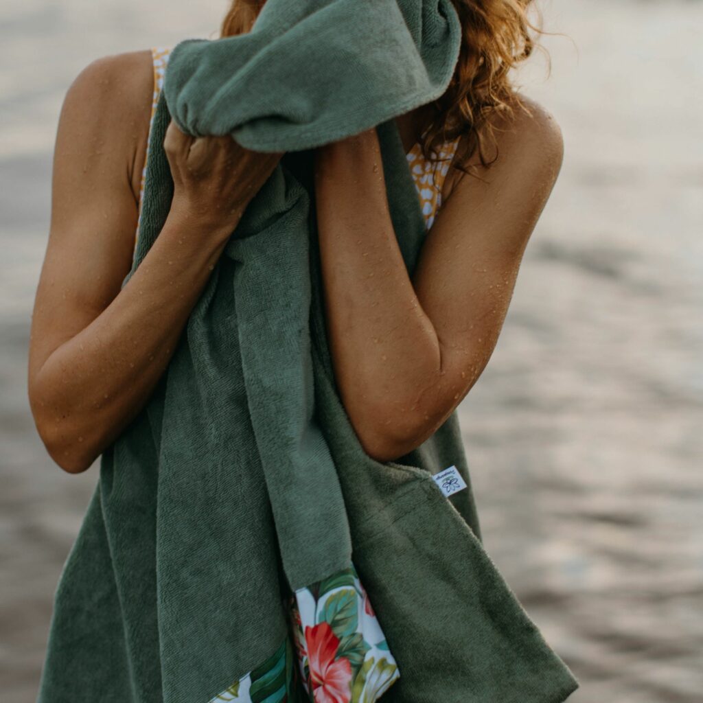 Serviette de plage de la collection Hibiscus de Poropango