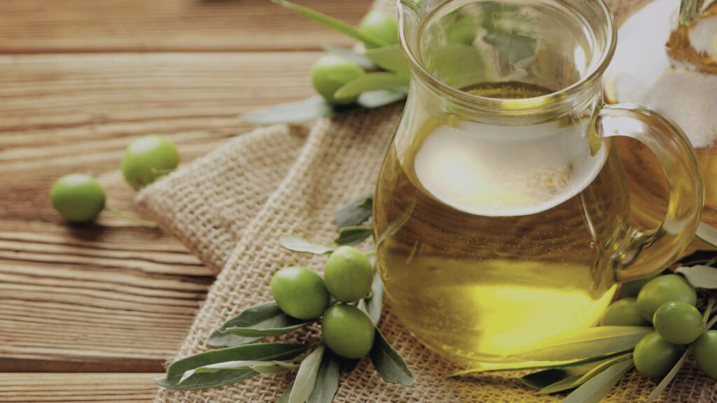 Bouteille d'huile d'olive portugaise, utilisée pour hydrater la peau et les cheveux