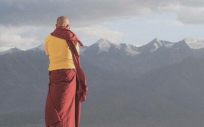 Comment le monde choisit ses guides spirituels : Un voyage au cœur des traditions
