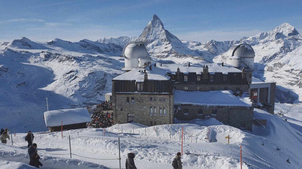 Observatoire du Gornergrat face au Cervin dans les Alpes suisses