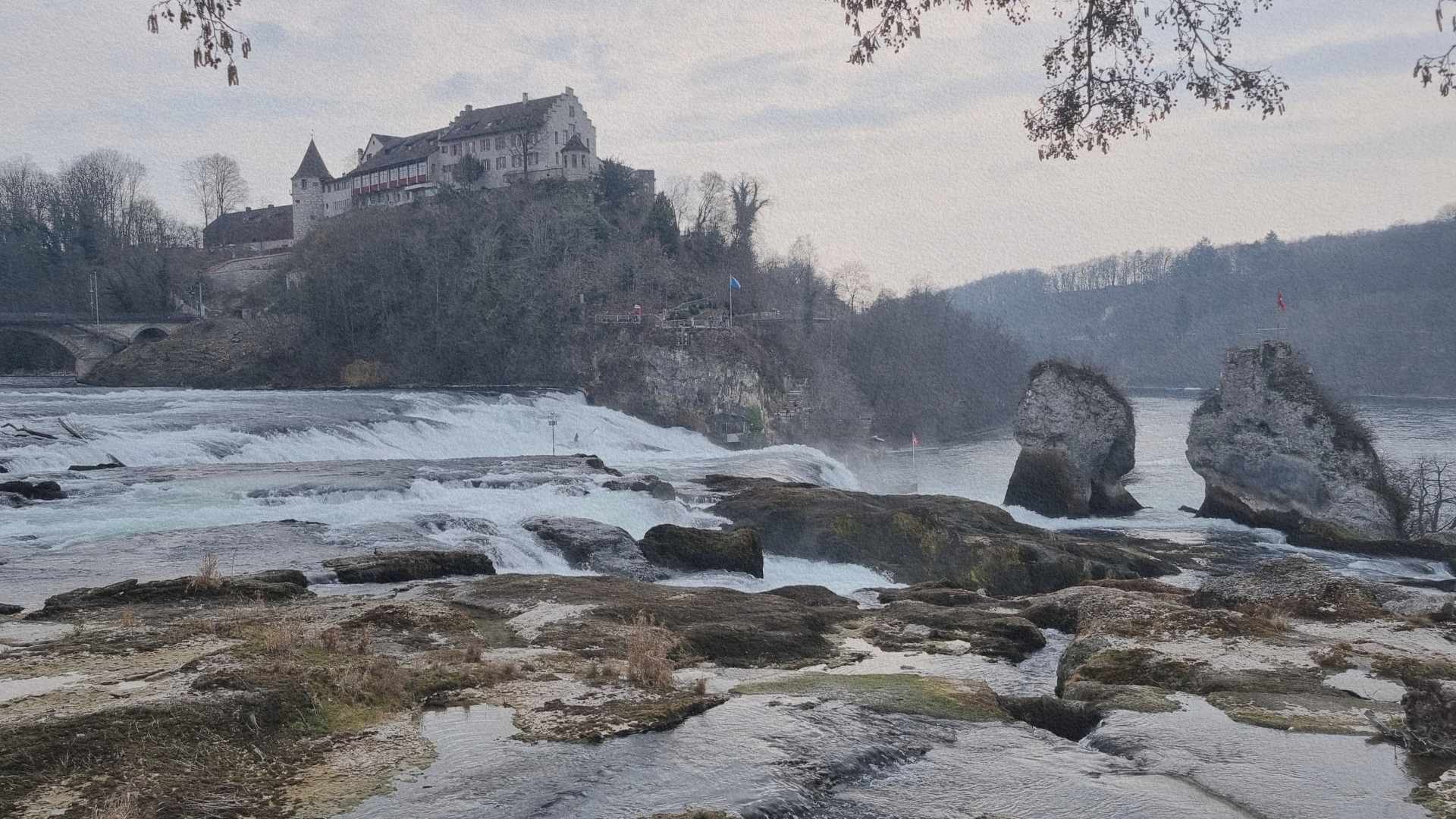 Chutes du Rhin en Suisse avec rochers émergents et château de Laufen en surplomb révélant la relation entre relief, eau et implantation humaine