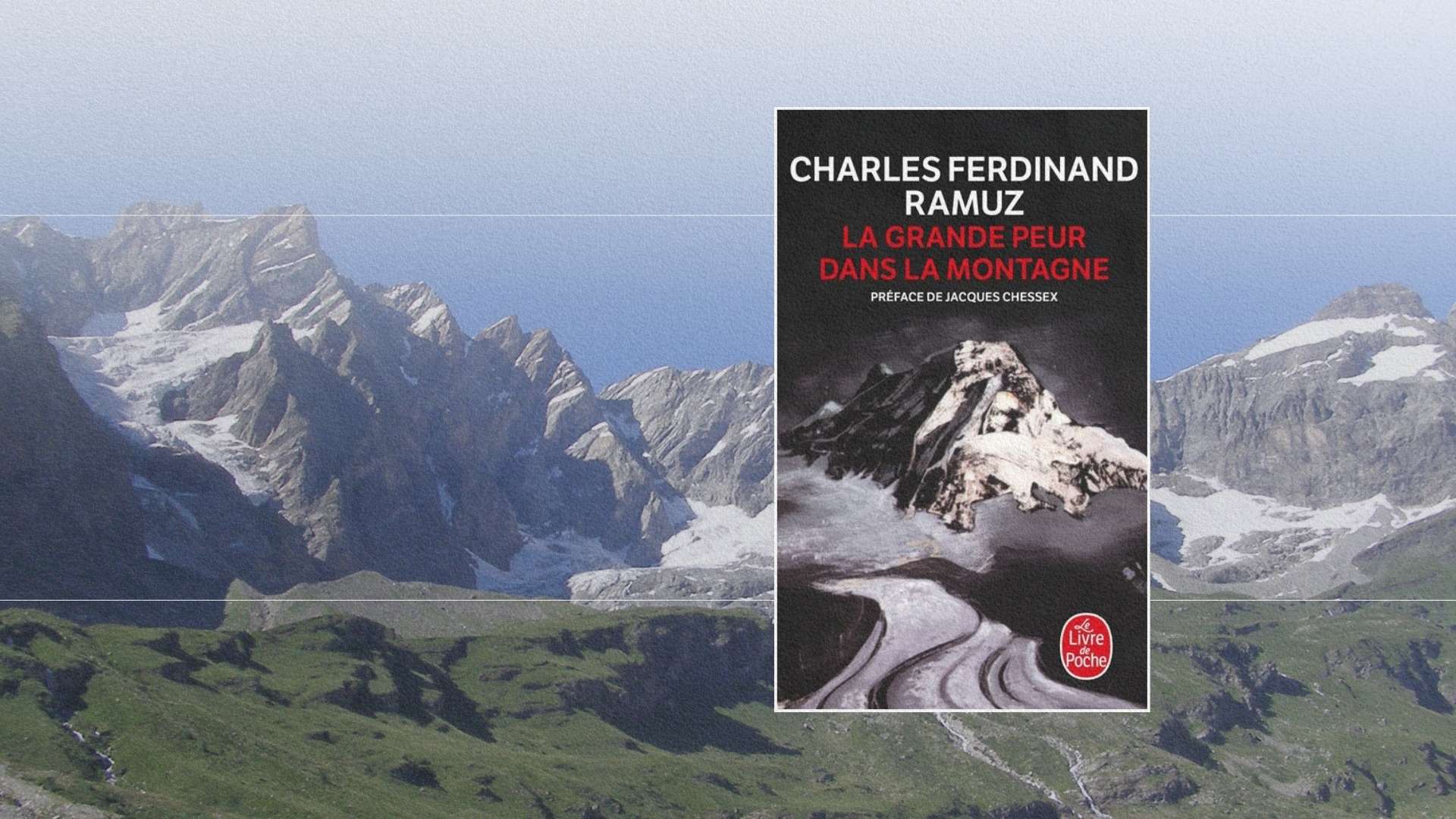 Livre La Grande Peur dans la montagne de Charles-Ferdinand Ramuz devant un paysage des Alpes suisses