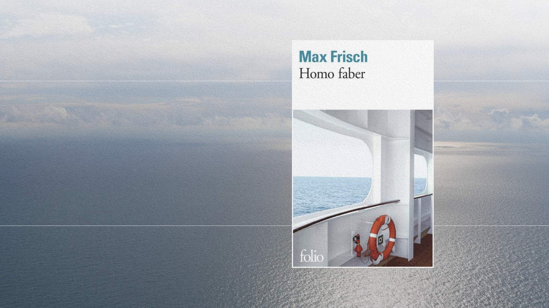 Livre Homo Faber de Max Frisch devant un paysage de mer et d’horizon