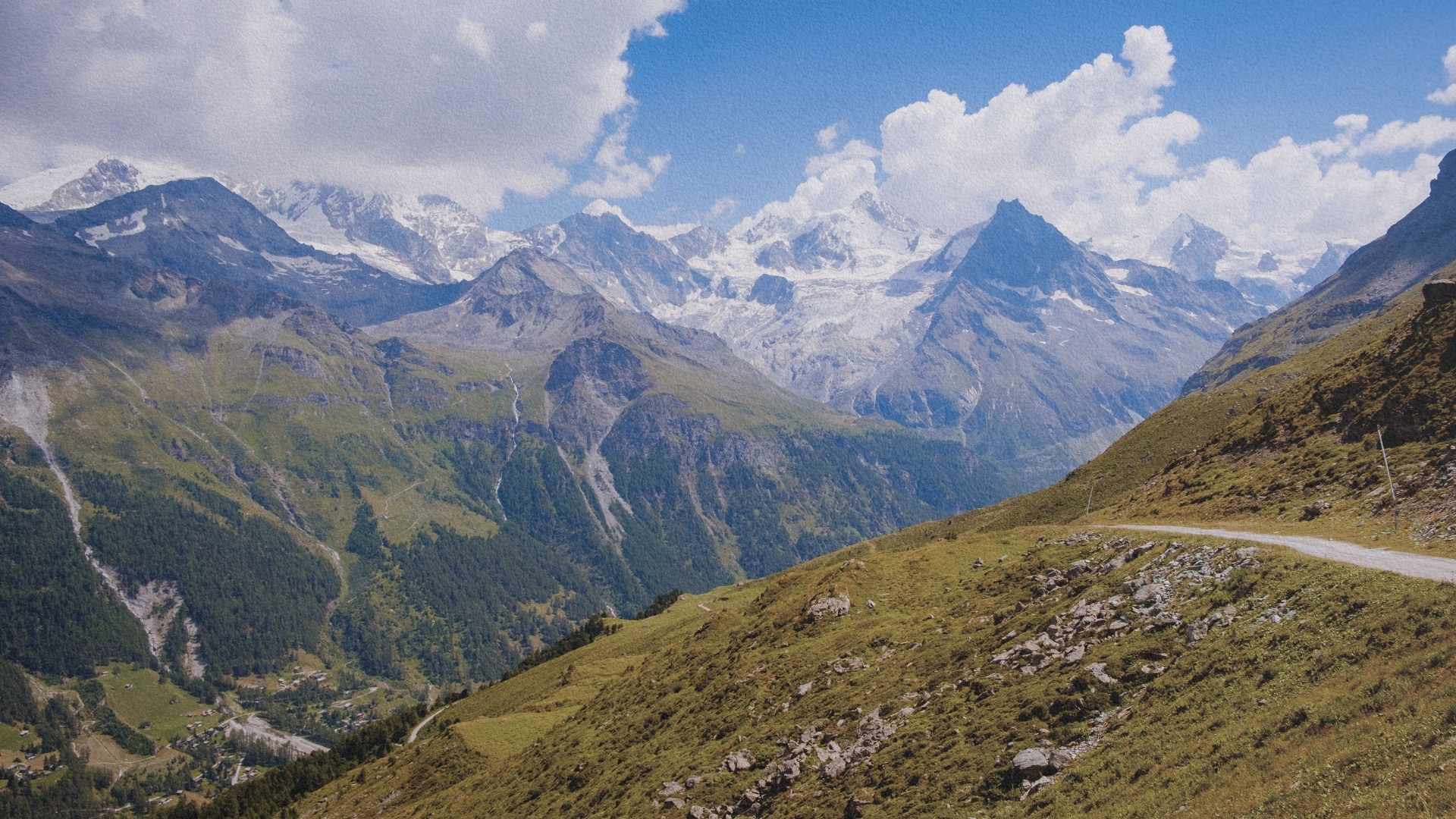 Paysage des Alpes pennines en Suisse avec sommets alpins et vallée de montagne