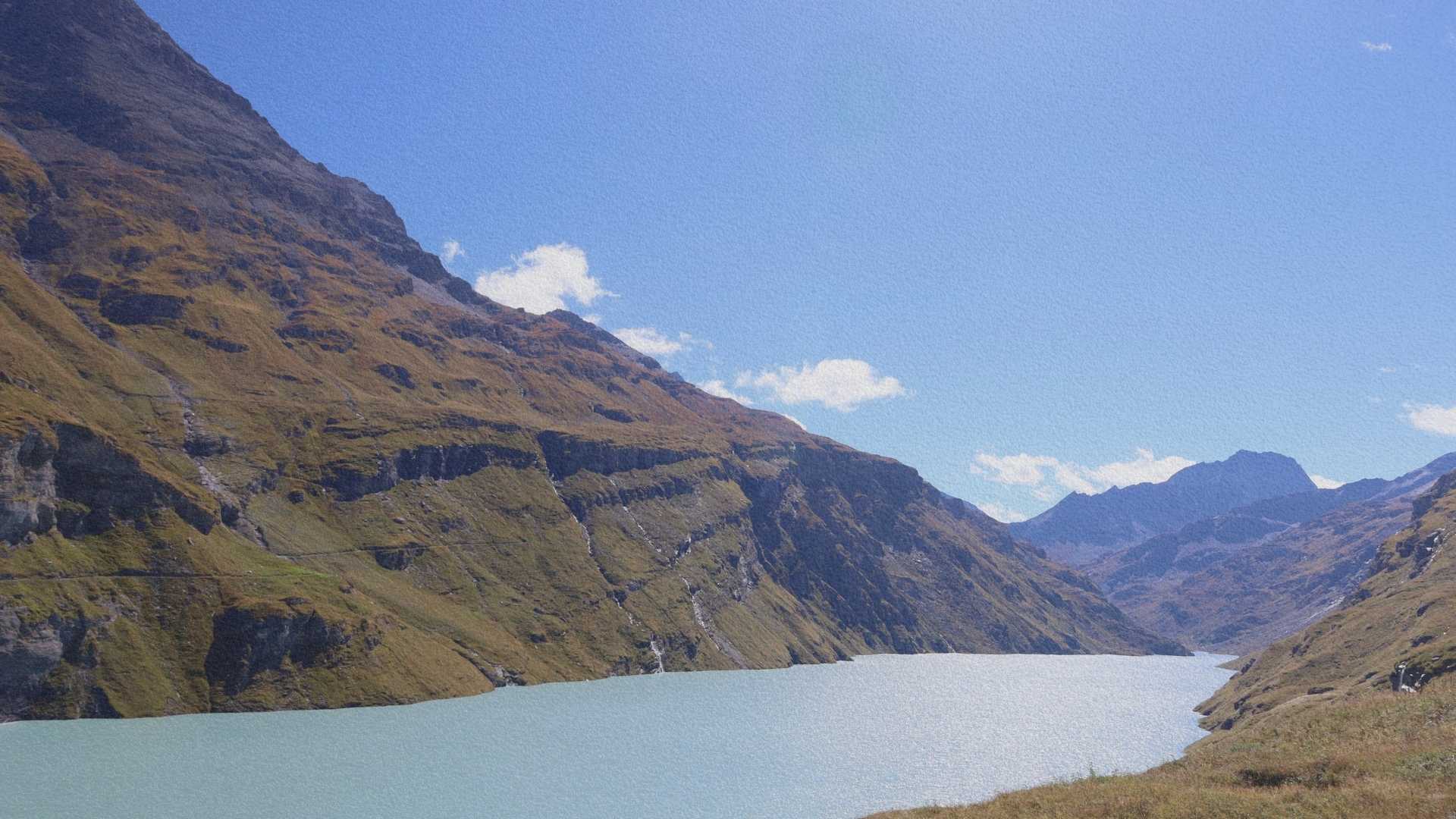 Réservoir du barrage de Mauvoisin dans le Val de Bagnes en Valais