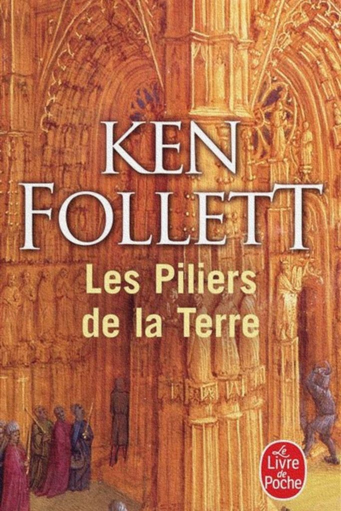 Couverture du roman Les Piliers de la Terre de Ken Follett autour de la construction d’une cathédrale au XIIe siècle