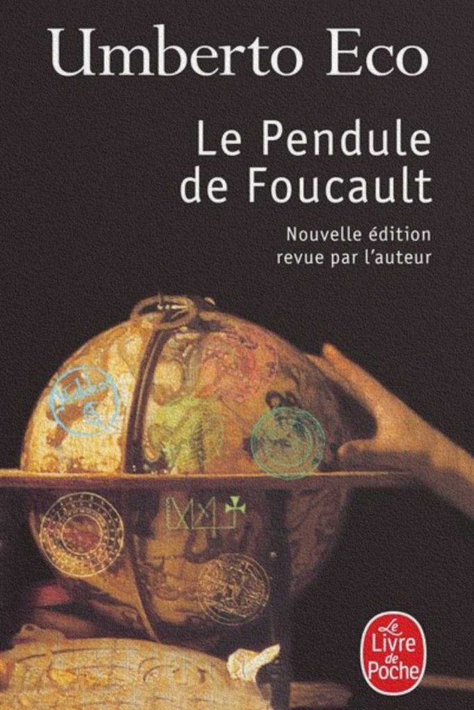 Couverture du livre Le Pendule de Foucault d'Umberto Eco représentant un globe ancien orné de symboles ésotériques et de références historiques.