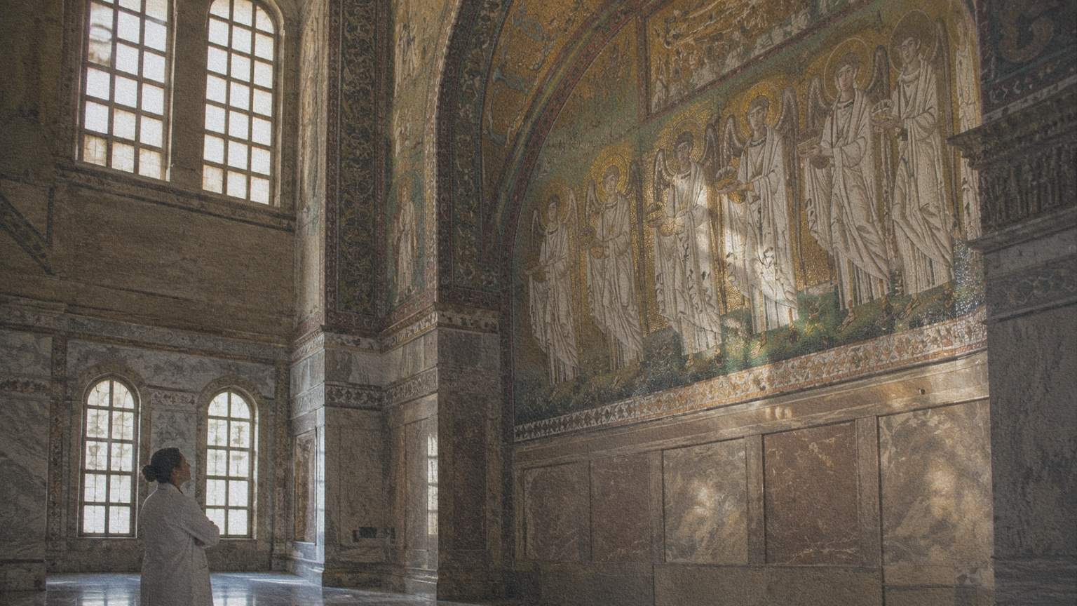 Mosaïques byzantines illuminées par la lumière naturelle dans la basilique San Vitale à Ravenne.