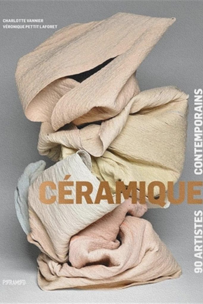 Couverture du livre Céramique. 90 artistes contemporains, dirigé par Emmanuel Bérard.