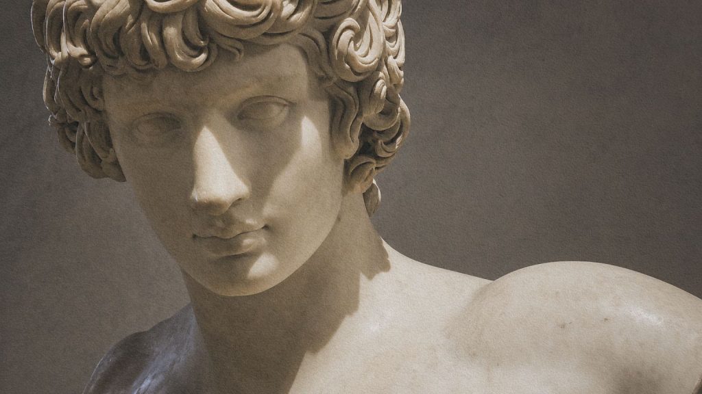 Portrait antique d’Antinoüs, compagnon de l’empereur Hadrien évoqué dans Mémoires d’Hadrien.