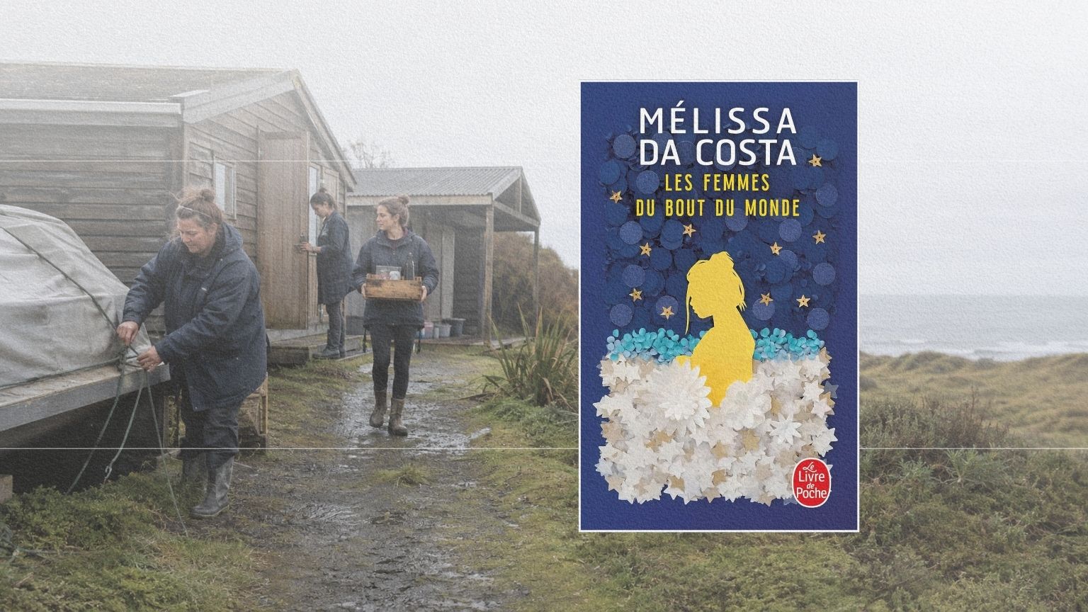Trois femmes accomplissent les tâches quotidiennes d’un camping côtier dans les Catlins, en Nouvelle-Zélande.